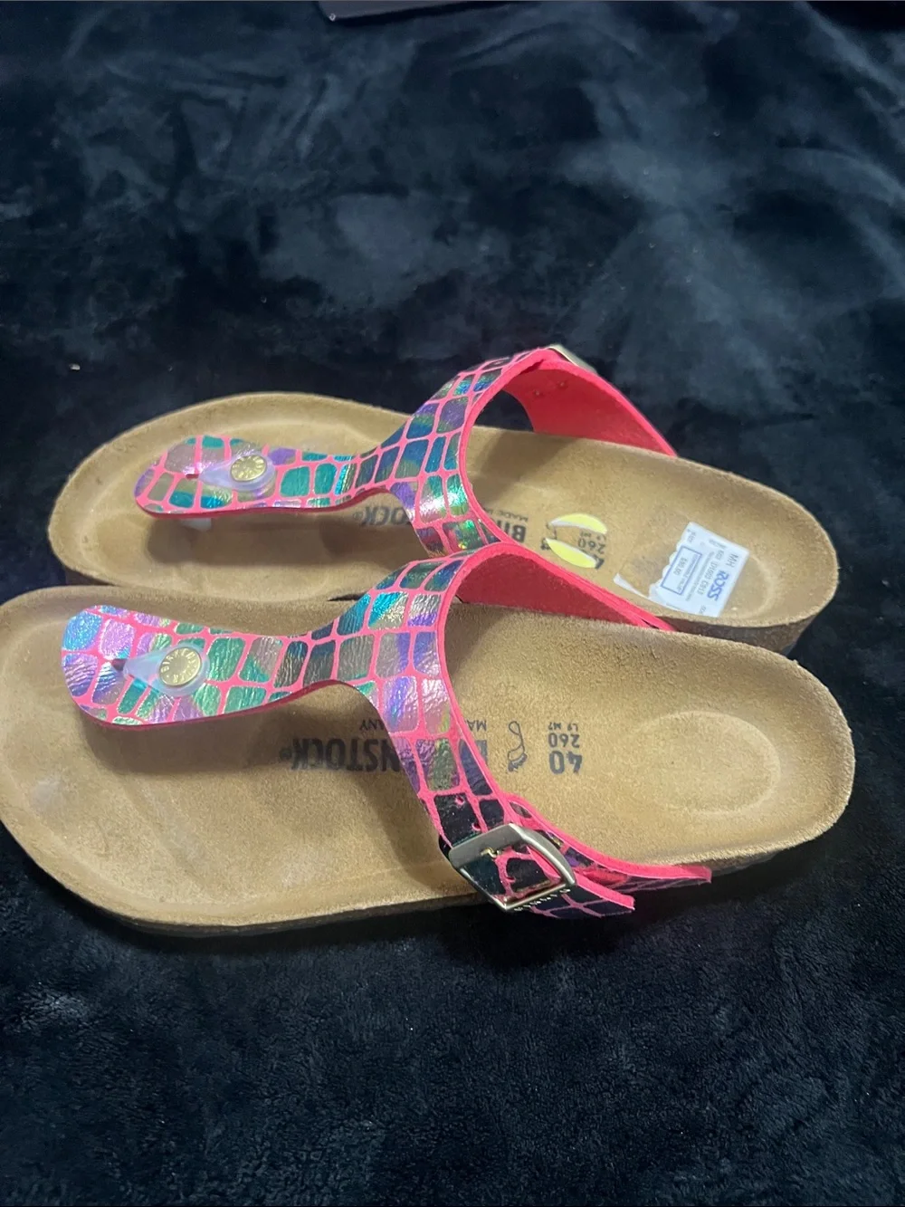 Birkenstock Women’s Gizeh Sandals in Bright Pink Croc Print